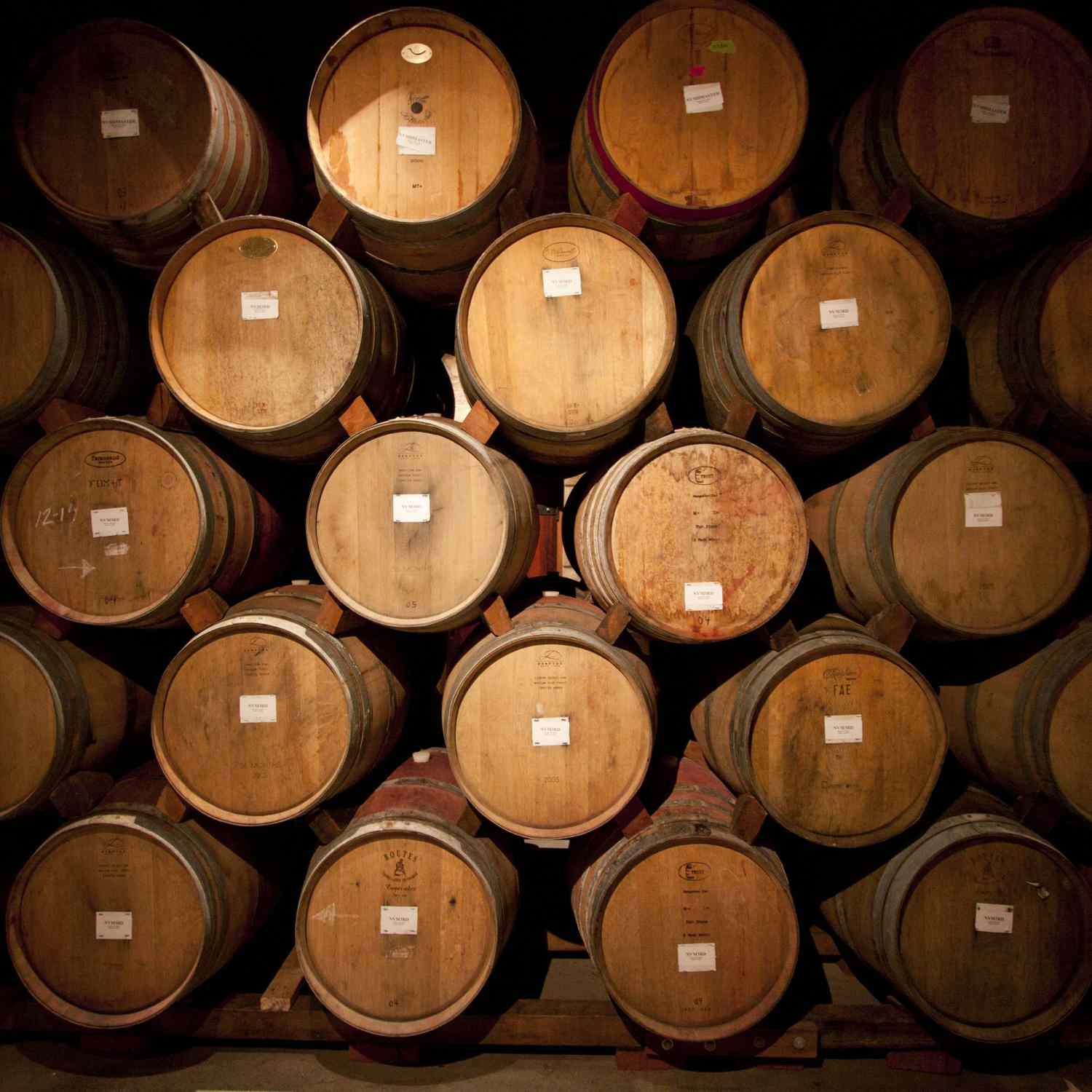Oak in Winemaking: Barrels, Cubes, and Alternatives